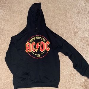 Only worn twice. Size women’s medium and it’s in great condition.